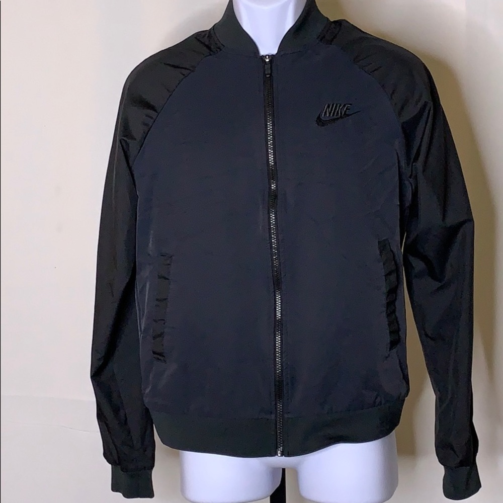 Nike zippered jacket size - M